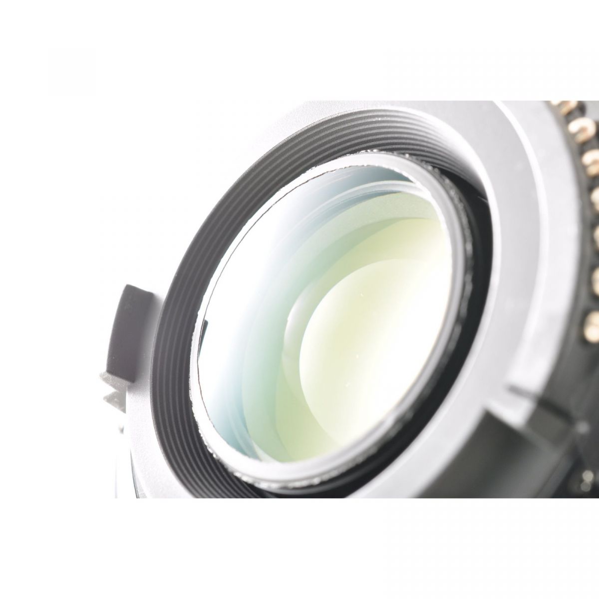 【中古】Nikon AF-S DX 18-105mm f3.5-5.6 G ED VR Fマウント用 カメラレンズ 交換レンズ ニコン , フード付き