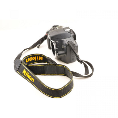 【中古】【 Nikon D3200 + AF-S DX 35mm F1.8G 】 デジタル一眼カメラ 単焦点レンズセット F1.8 明るい ボケ シャッター約12400ショット デ