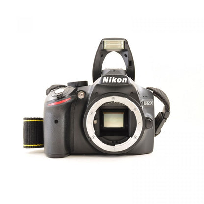 【中古】【 Nikon D3200 + AF-S DX 35mm F1.8G 】 デジタル一眼カメラ 単焦点レンズセット F1.8 明るい ボケ シャッター約12400ショット デ