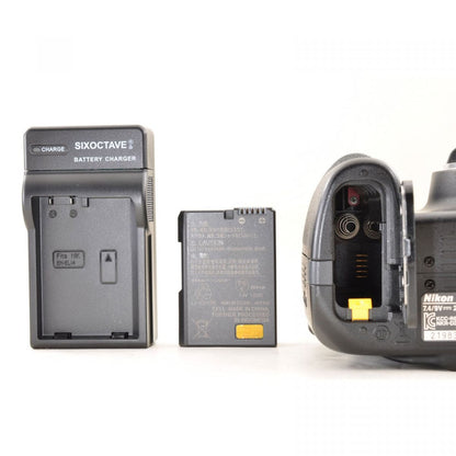 【中古】【 Nikon D3200 + AF-S DX 35mm F1.8G 】 デジタル一眼カメラ 単焦点レンズセット F1.8 明るい ボケ シャッター約12400ショット デ