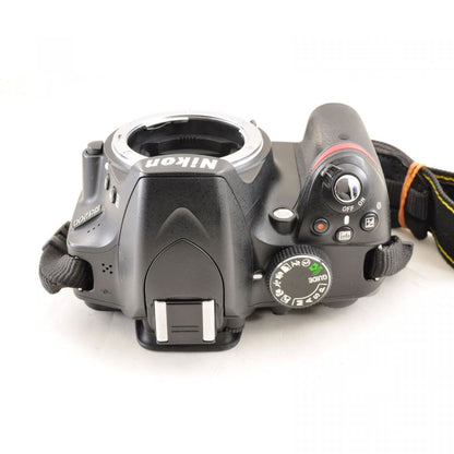 【中古】【 Nikon D3200 + AF-S DX 35mm F1.8G 】 デジタル一眼カメラ 単焦点レンズセット F1.8 明るい ボケ シャッター約12400ショット デ