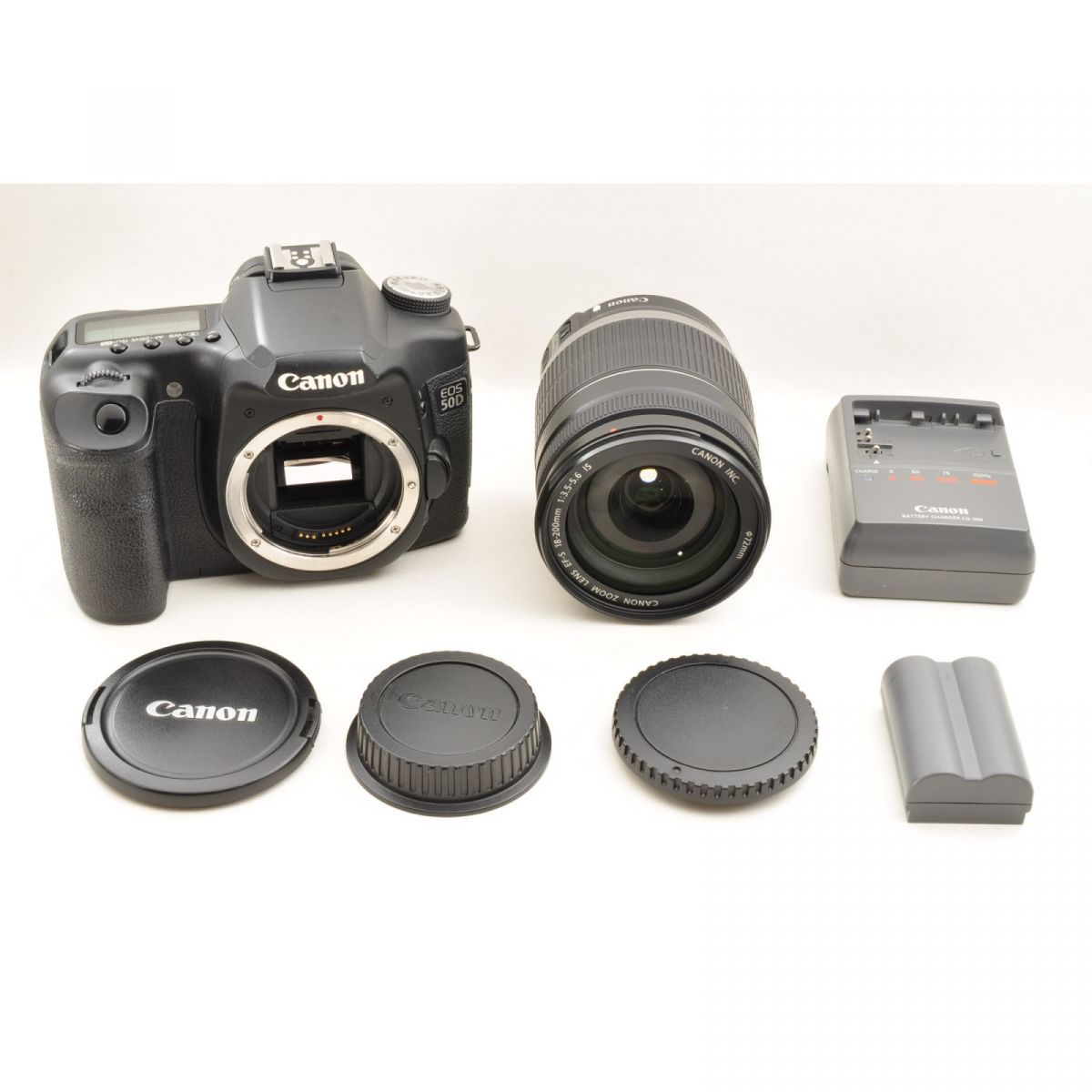 【中古】Canon EOS 50D 15.1MP デジタル 一眼レフカメラ+キャノン EF-S 18-200mm f3.5-5.6 IS AF 広角 望遠レンズ シャッター回数 : 約2291