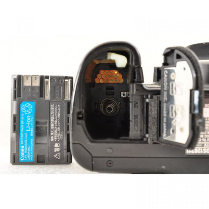 【中古】Canon EOS 50D 15.1MP デジタル 一眼レフカメラ+キャノン EF-S 18-200mm f3.5-5.6 IS AF 広角 望遠レンズ シャッター回数 : 約2291