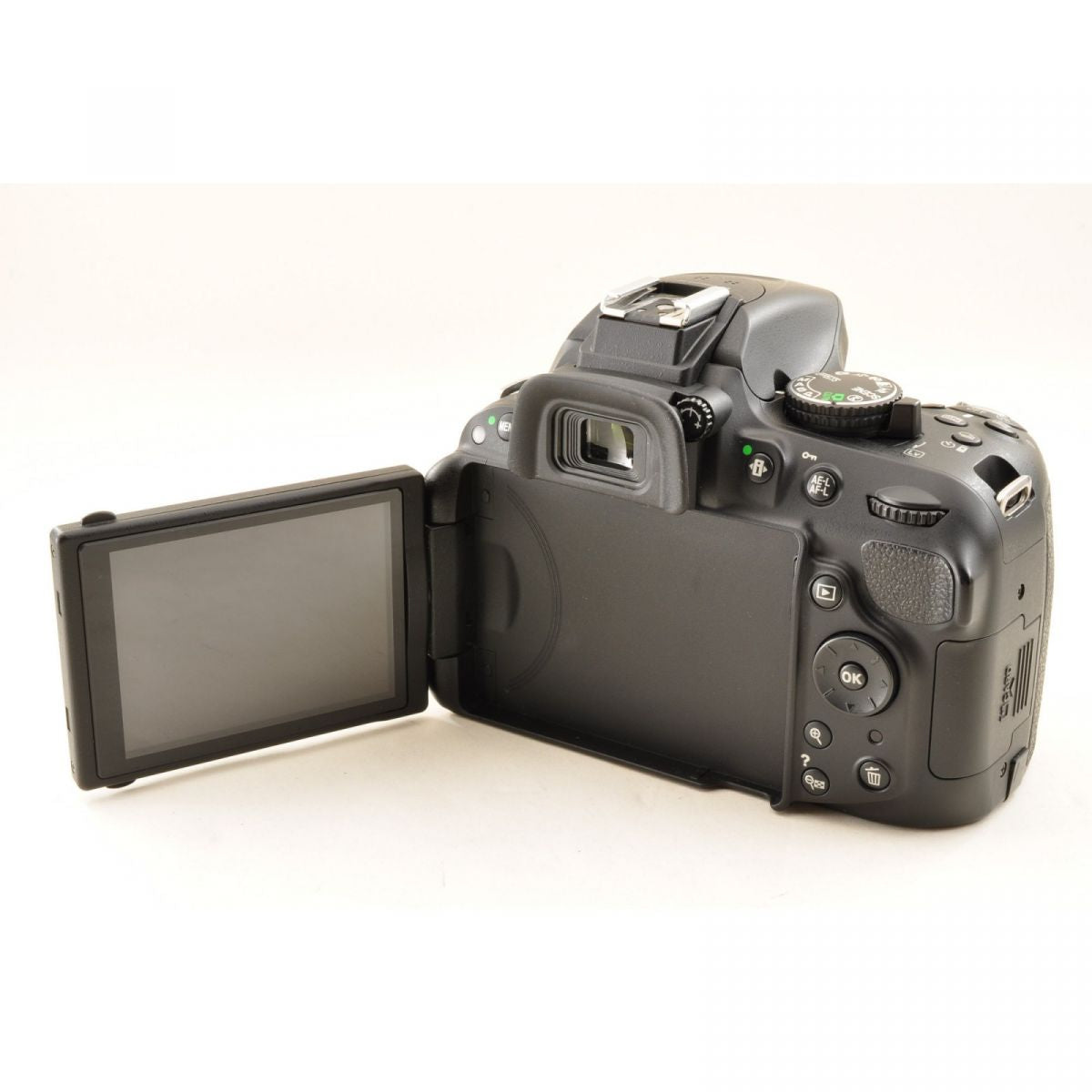 【中古】Nikon D5200 24.1MP Black デジタル一眼レフカメラ+Nikon AF-S DX 18-55mm f3.5-5.6G VR 交換レンズ 約1430ショット