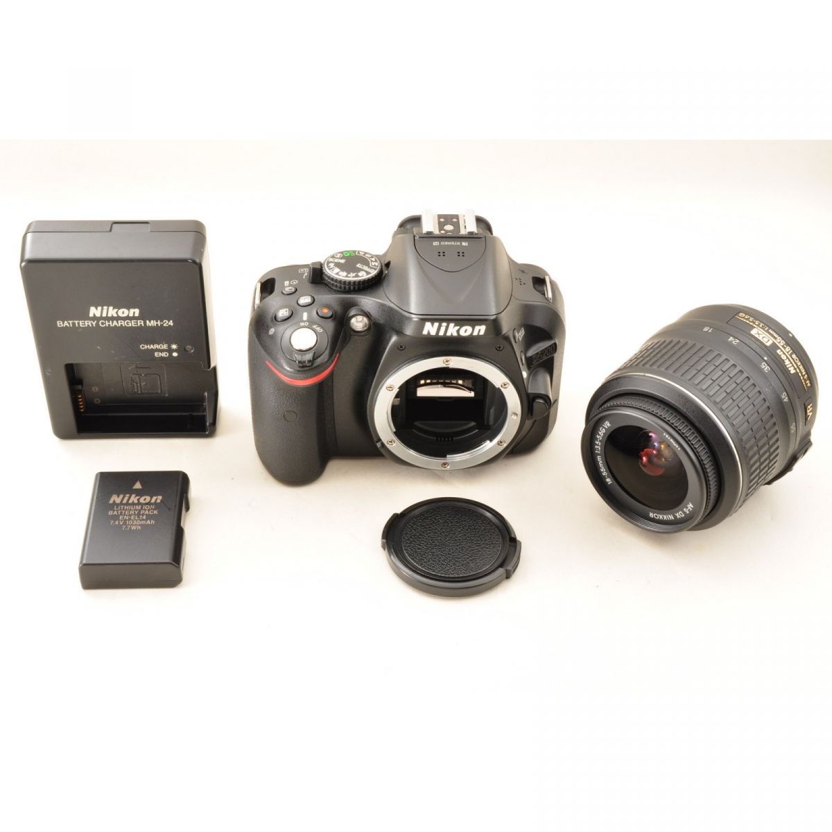 【中古】Nikon D5200 24.1MP Black デジタル一眼レフカメラ+Nikon AF-S DX 18-55mm f3.5-5.6G VR 交換レンズ 約1430ショット