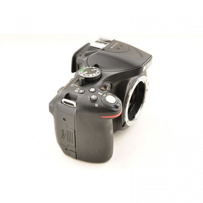 【中古】Nikon D5200 24.1MP Black デジタル一眼レフカメラ+Nikon AF-S DX 18-55mm f3.5-5.6G VR 交換レンズ 約1430ショット