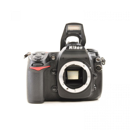 【中古】Nikon D300 ボディ 12.3 MP デジタル一眼レフカメラ シャッター約10710ショット