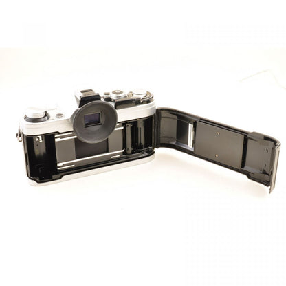 【中古】Canon AE-1 シルバーフィルムカメラ + FD 50mm F1.4 S.S.C. 単焦点レンズ