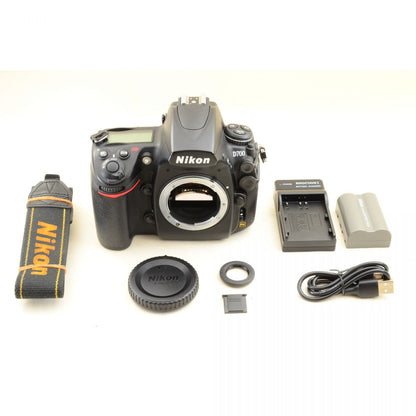 Nikon D700 FX 12.1MP DSLR 一眼レフ デジカメ ニコン