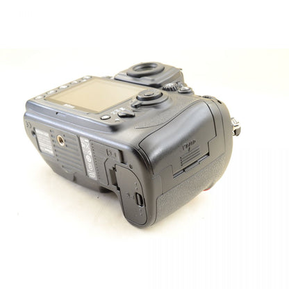 Nikon D700 FX 12.1MP DSLR 一眼レフ デジカメ ニコン