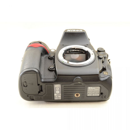 Nikon D700 FX 12.1MP DSLR 一眼レフ デジカメ ニコン