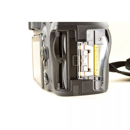 【中古】Nikon D750 24.3MP 一眼レフ デジタルカメラ