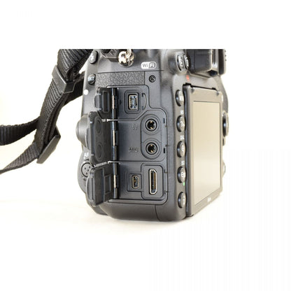 【中古】Nikon D750 24.3MP 一眼レフ デジタルカメラ