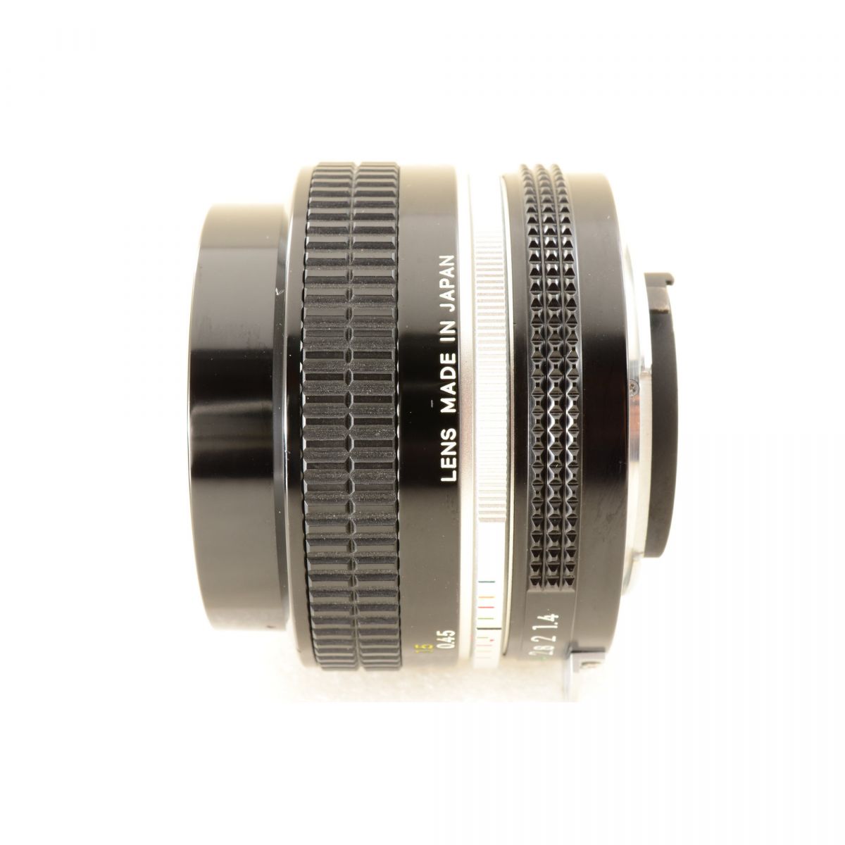 【中古】Nikon New NIKKOR 50mm f/1.4 非Ai 50mm f/1.4 単焦点 カメラレンズ 交換レンズ フード付 ニコン