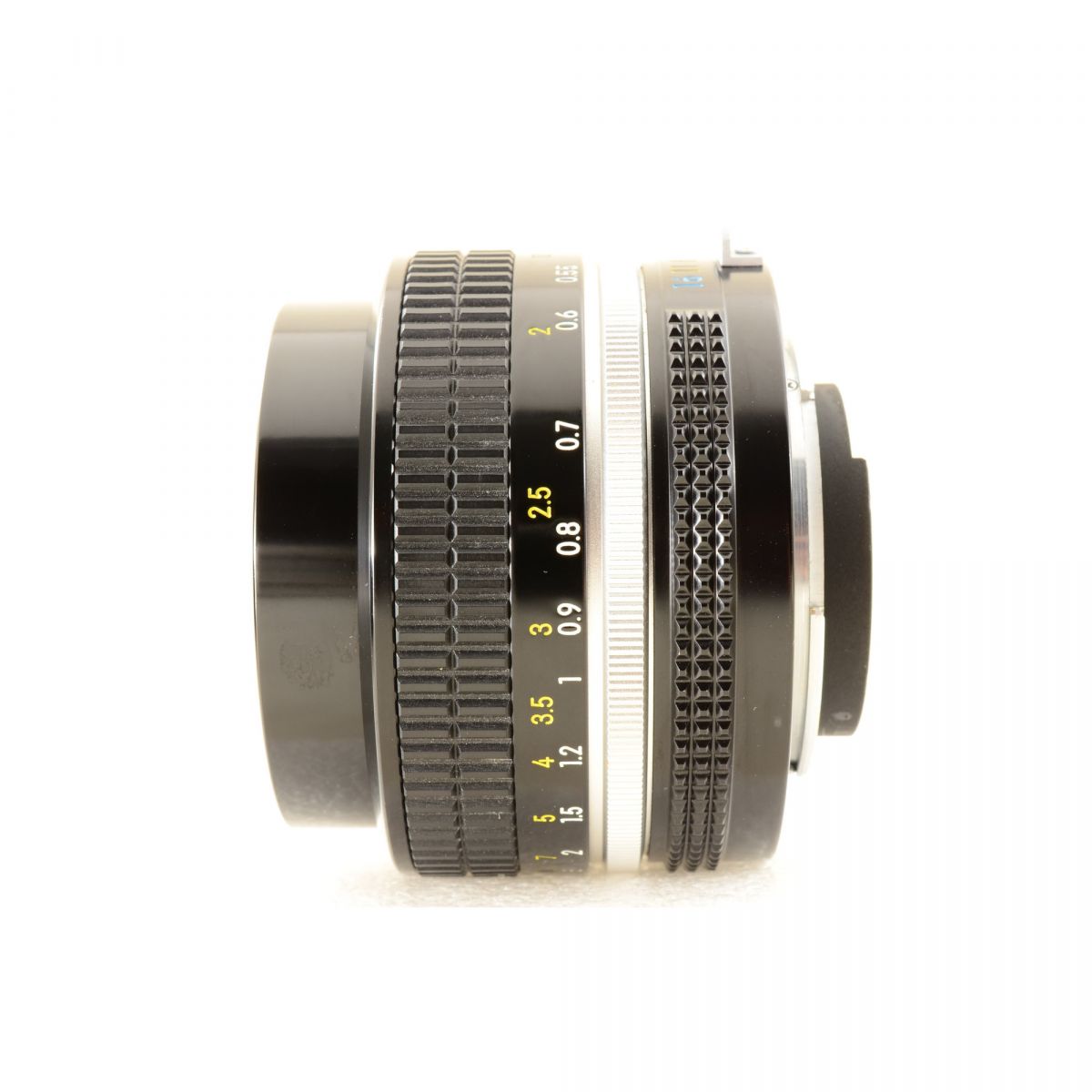 【中古】Nikon New NIKKOR 50mm f/1.4 非Ai 50mm f/1.4 単焦点 カメラレンズ 交換レンズ フード付 ニコン