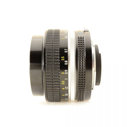 【中古】Nikon New NIKKOR 50mm f/1.4 非Ai 50mm f/1.4 単焦点 カメラレンズ 交換レンズ フード付 ニコン