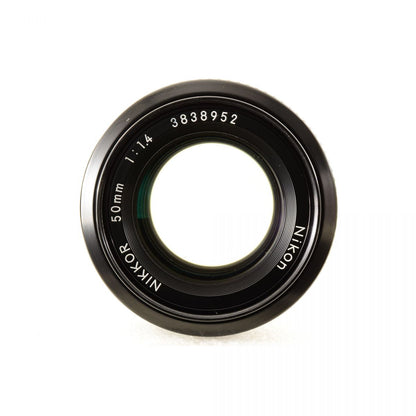 【中古】Nikon New NIKKOR 50mm f/1.4 非Ai 50mm f/1.4 単焦点 カメラレンズ 交換レンズ フード付 ニコン