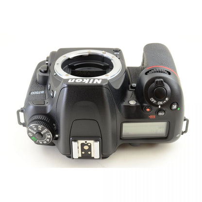 【中古】Nikon D7500 20.9MP 一眼レフ ブラック デジタルカメラ ニコン