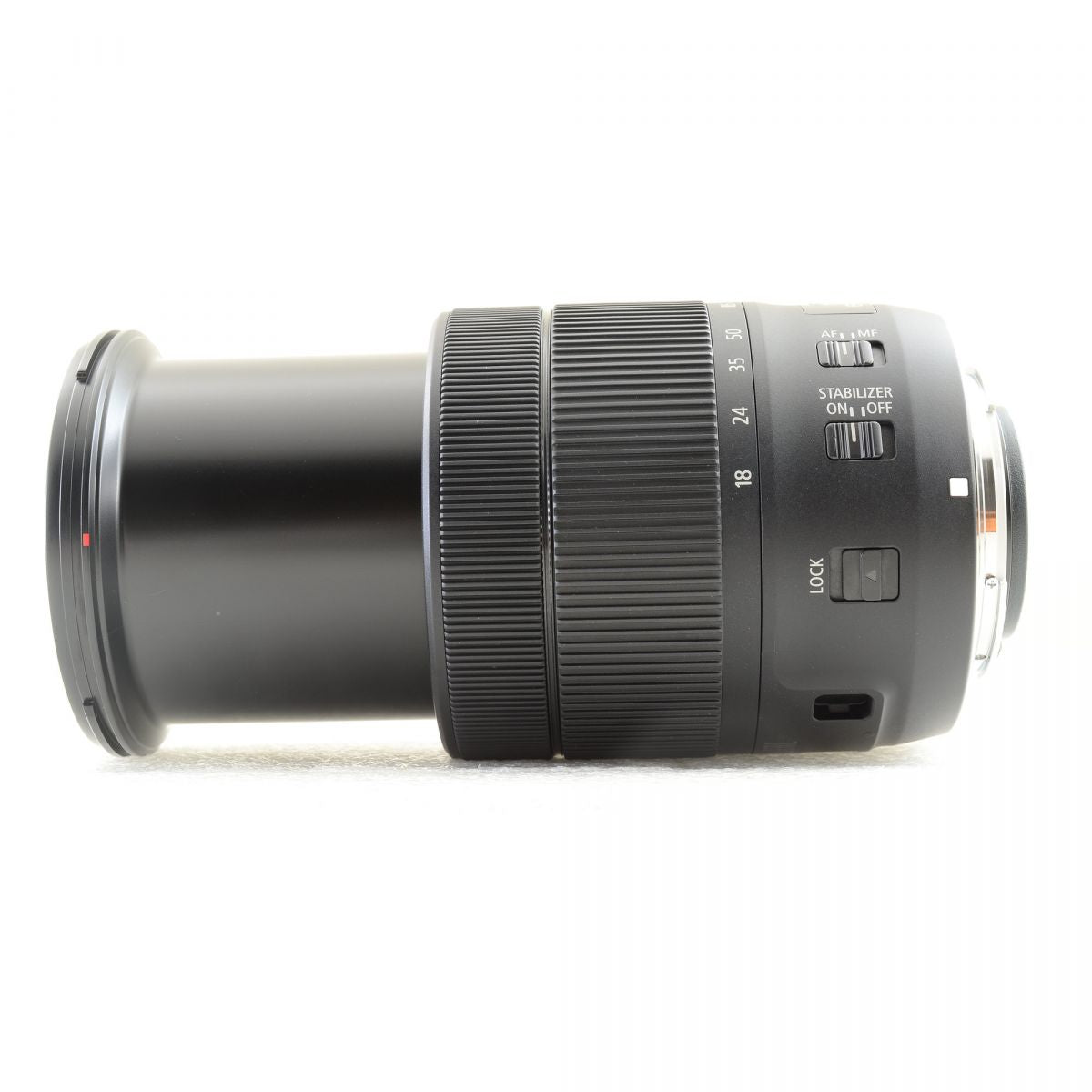 【中古】Canon EF-S 18-135mm F3.5-5.6 IS USM ズーム カメラレンズ 交換レンズ フード付 キヤノン