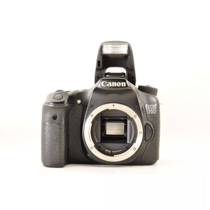 【中古】Canon EOS 70D EF-S 18-135mm F3.5-5.6 IS USM 20.2MP ズームレンズ セット 一眼レフ デジタルカメラ キヤノン