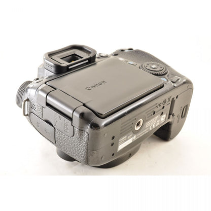 【中古】Canon EOS 70D EF-S 18-135mm F3.5-5.6 IS USM 20.2MP ズームレンズ セット 一眼レフ デジタルカメラ キヤノン