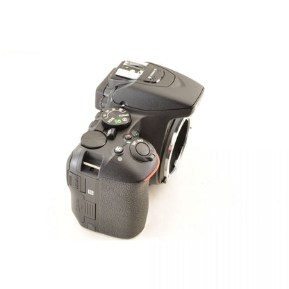 【中古】Nikon D5600 24.2MP 一眼レフ デジタルカメラ デジタルカメラ ニコン