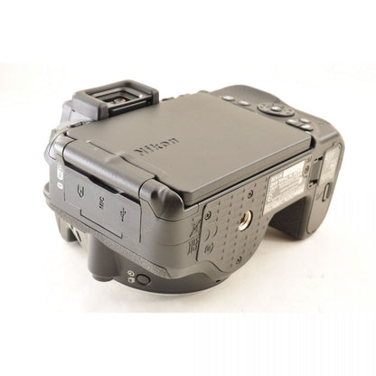 【中古】Nikon D5600 24.2MP 一眼レフ デジタルカメラ デジタルカメラ ニコン