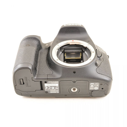 【中古】Canon EOS 7D EF-S 18-200mm f/3.5-5.6 IS 18.0MP ブラック 一眼レフ キヤノン