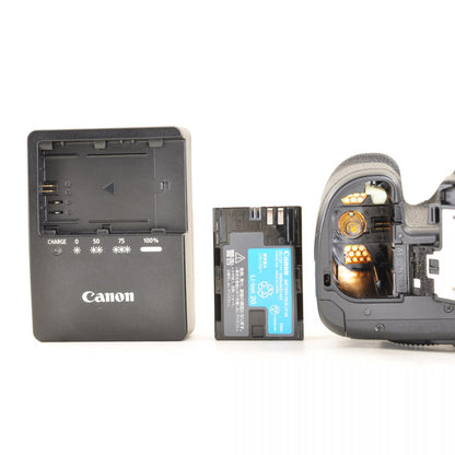 【中古】Canon EOS 7D EF-S 18-200mm f/3.5-5.6 IS 18.0MP ブラック 一眼レフ キヤノン
