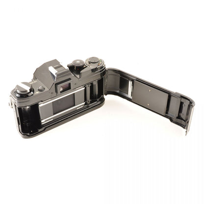 【中古】Canon AE-1 ブラック New FD 50mm f/1.4 フィルムカメラ レンズセット 一眼レフ キヤノン