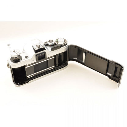 【中古】Canon AE-1 シルバー フィルムカメラ New FD 50mm F1.4 単焦点レンズ セット キヤノン