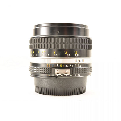 【中古】Nikon Ai-S NIKKOR 50mm F1.4 フード 単焦点 カメラレンズ 交換レンズ ニコン S/N:5820179