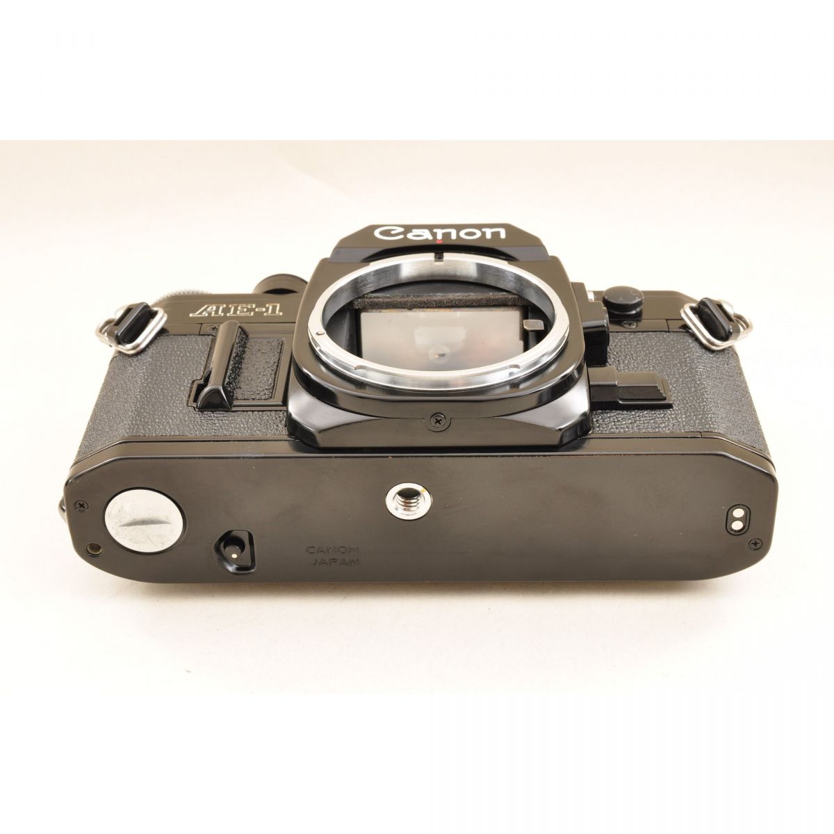 【中古】Canon AE-1 ブラック 一眼レフ フィルムカメラ New FD 35-105mm f3.5 マクロ ズームレンズ セット キヤノン S/N:5092284