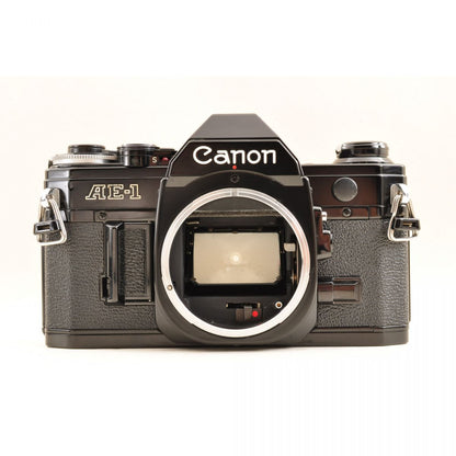 【中古】Canon AE-1 ブラック 一眼レフ フィルムカメラ New FD 35-105mm f3.5 マクロ ズームレンズ セット キヤノン S/N:5092284
