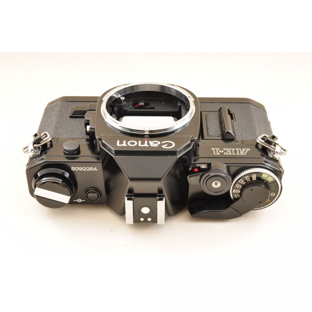 【中古】Canon AE-1 ブラック 一眼レフ フィルムカメラ New FD 35-105mm f3.5 マクロ ズームレンズ セット キヤノン S/N:5092284