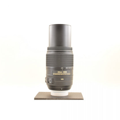 【中古】Nikon AF-S DX 55-300mm f/4.5-5.6G ED VR フード付 ニコン S/N: 2565839