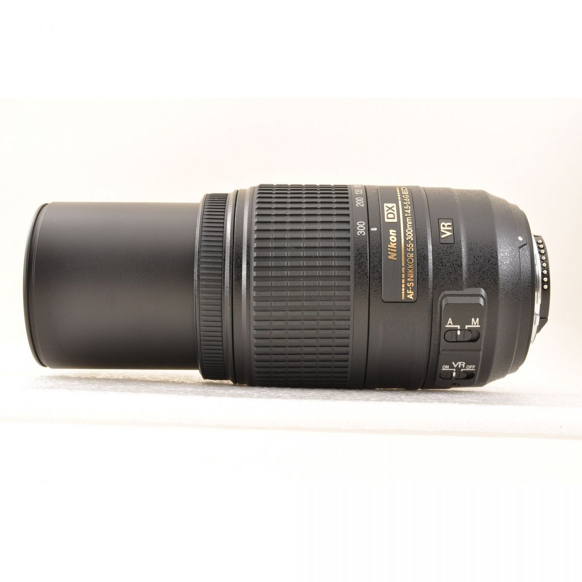 【中古】Nikon AF-S DX 55-300mm f/4.5-5.6G ED VR フード付 ニコン S/N: 2565839