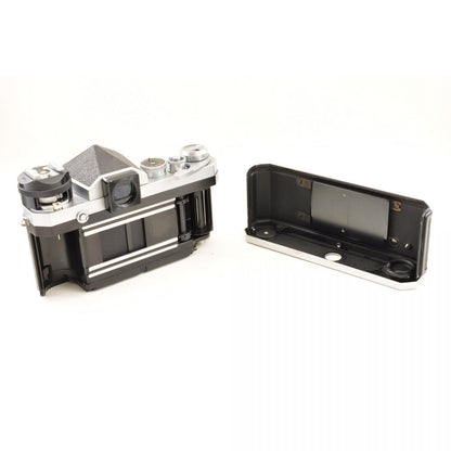 【中古】Nikon F アイレベル シルバー 35mm 一眼レフ フィルムカメラ ニコン S/N: 7277290