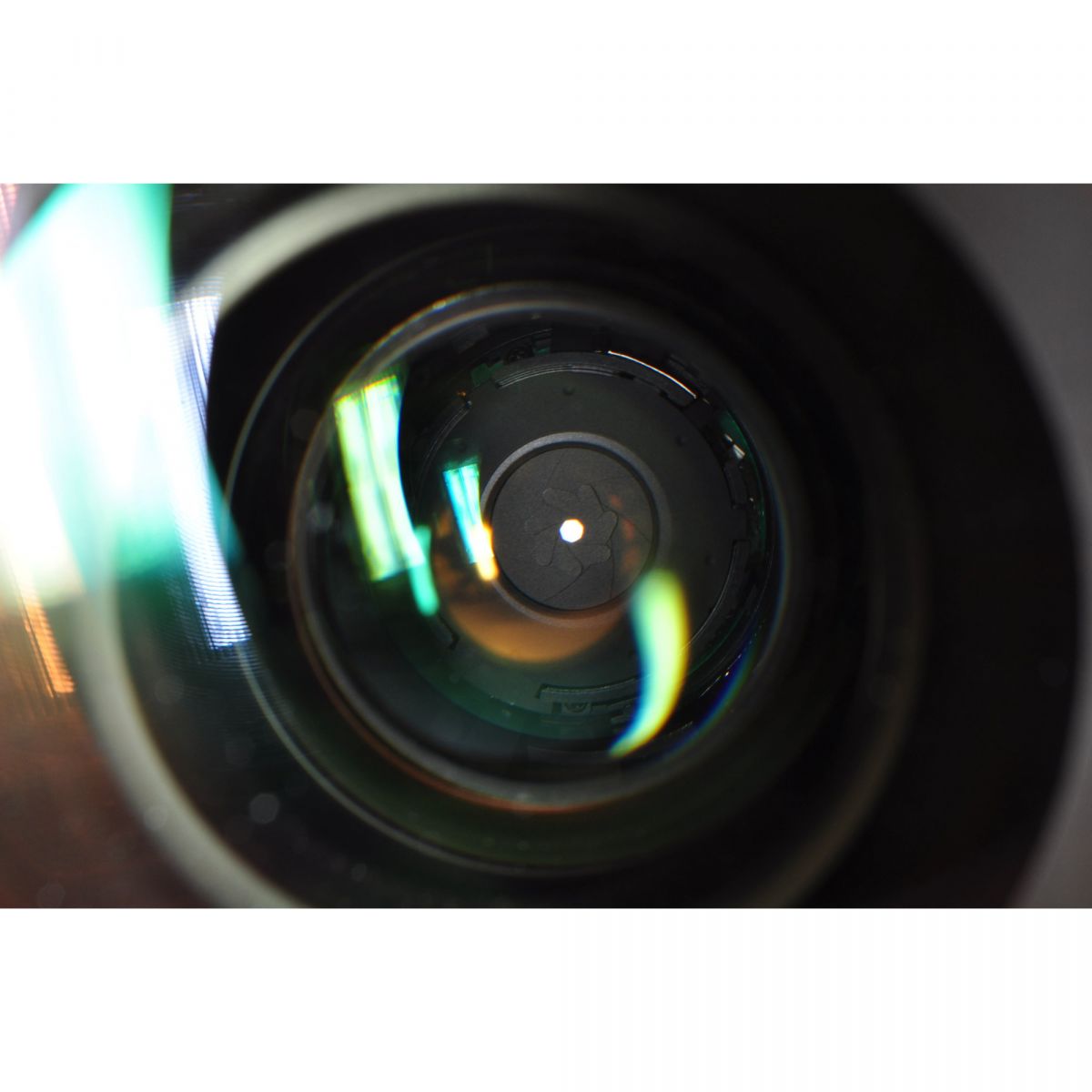 【中古】Nikon AF-S DX NIKKOR 18-200mm f/3.5-5.6G ED VR 高倍率ズームレンズ ニコン S/N: 2986777