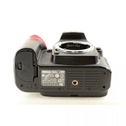 【中古】Nikon D90 12.3MP デジタル 一眼レフ デジタルカメラ ボディ ニコン S/N:2154690