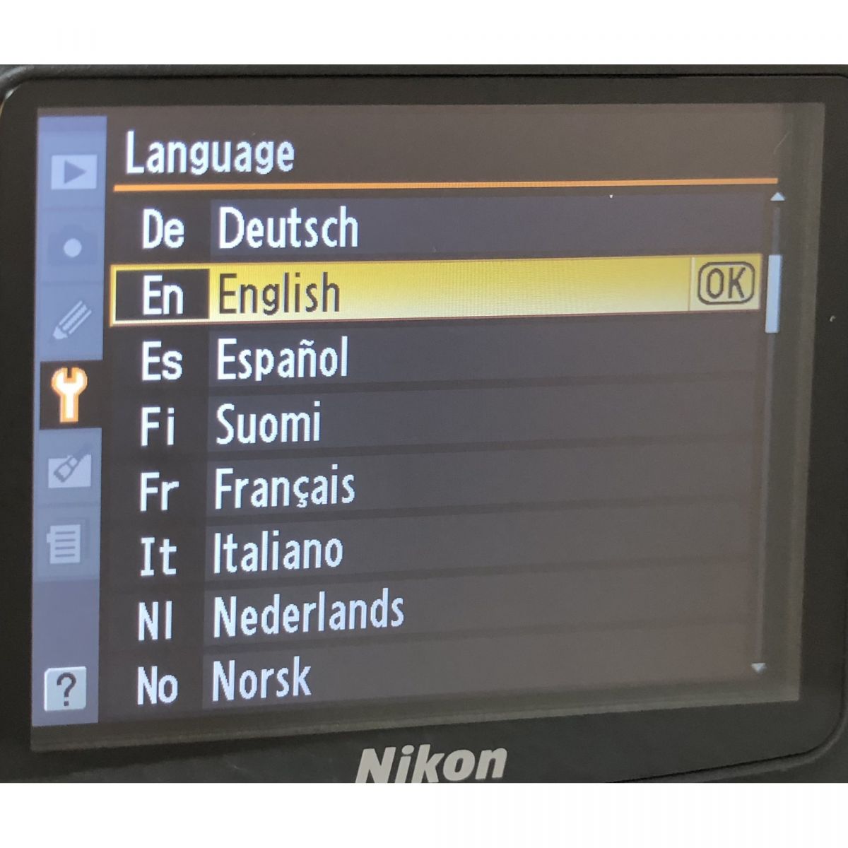 【中古】Nikon D90 12.3MP デジタル 一眼レフ デジタルカメラ ボディ ブラック ニコン S/N:2110624