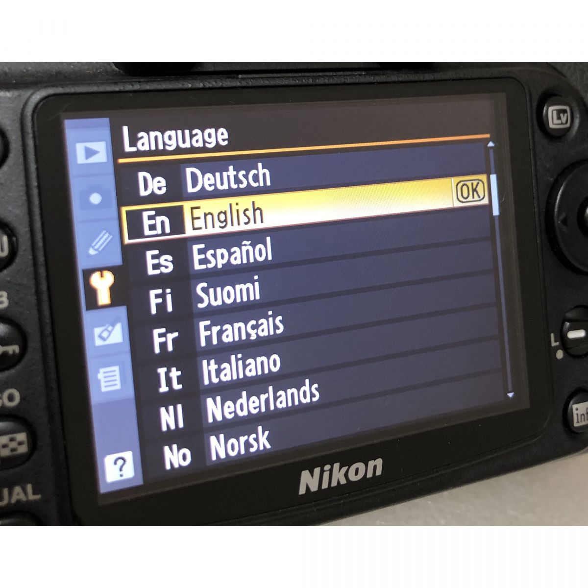 【中古】Nikon D90 12.3MP デジタル 一眼レフ デジタルカメラ ボディ ニコン S/N:2154690