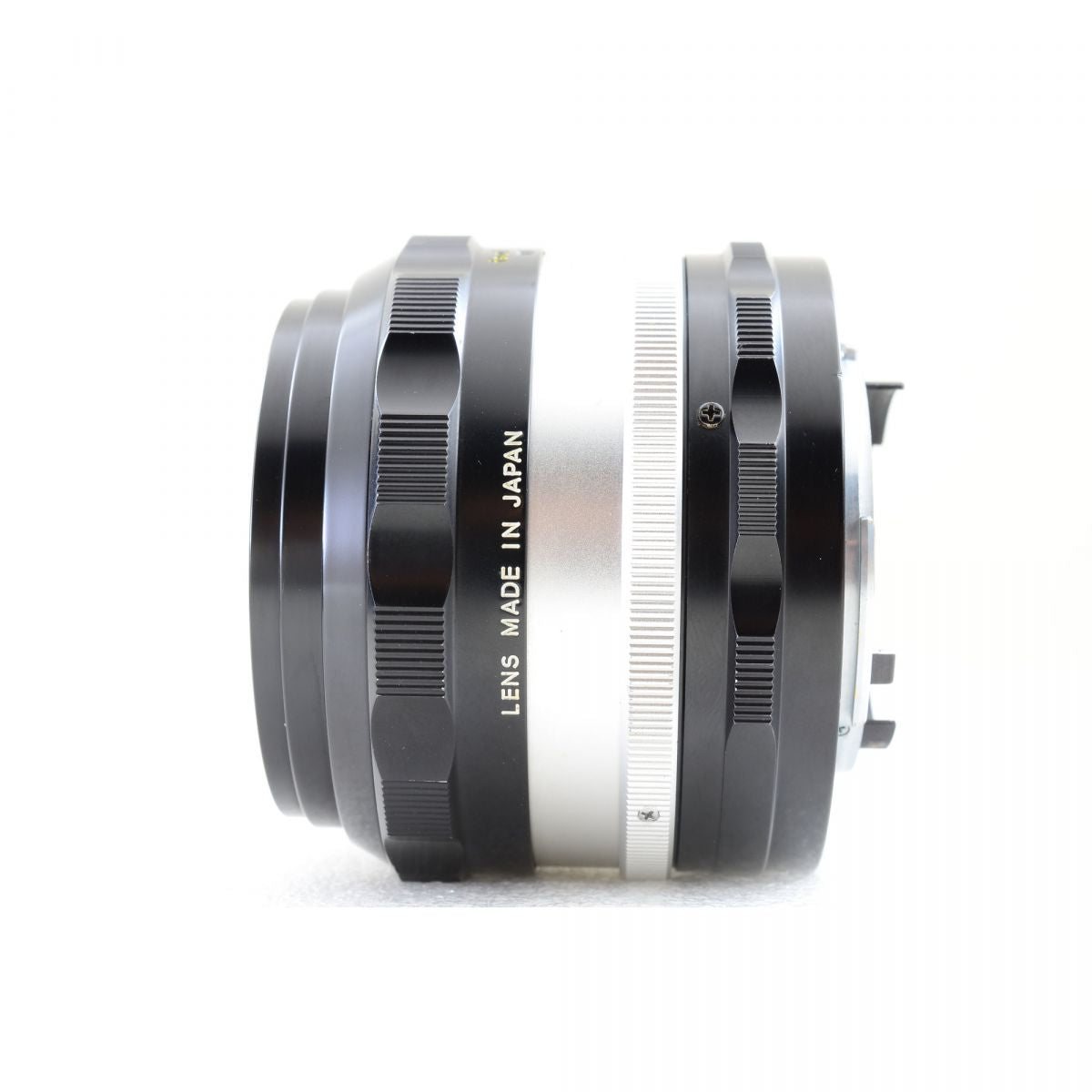 【中古】Nikon F アイレベル シルバー + Nikkor-S.C Auto 50mm f/1.4 非Ai 標準 単焦点レンズ ニコン S/N: 6570324