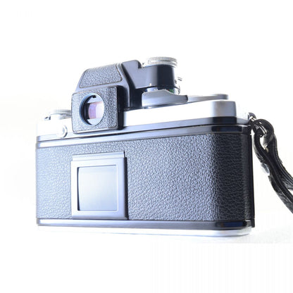 【中古】Nikon F2 アイレベル シルバー + New Nikkor 50mm f/1.4 非Ai 標準 単焦点レンズ ニコン S/N: 7626441