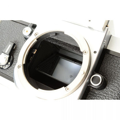 【中古】Nikon F2 アイレベル シルバー フィルムカメラ + Ai-S NIKKOR 28mm f/2.8 広角 単焦点レンズ ニコン S/N: 7148834
