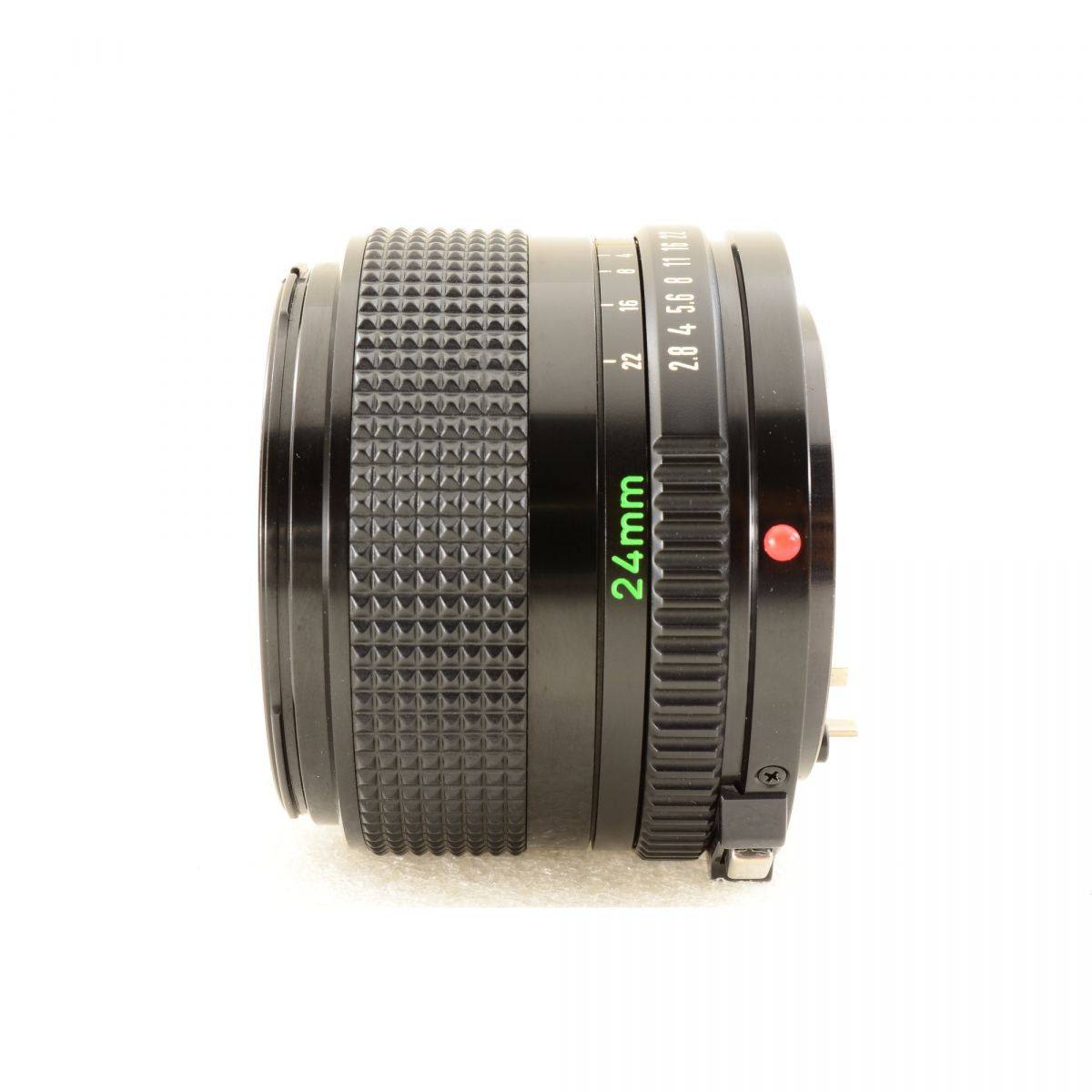【中古】Canon New F-1 アイレベル 35mm 一眼レフフィルムカメラ + New FD 24mm f/2.8 広角 単焦点レンズ キャノン S/N: 121748