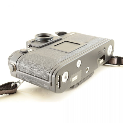【中古】Canon New F-1 アイレベル 35mm 一眼レフフィルムカメラ + New FD 24mm f/2.8 広角 単焦点レンズ キャノン S/N: 121748
