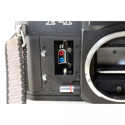 【中古】Canon New F-1 アイレベル 35mm 一眼レフフィルムカメラ + New FD 24mm f/2.8 広角 単焦点レンズ キャノン S/N: 121748