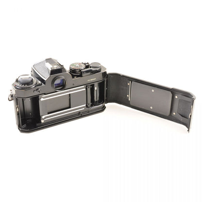 【中古】Nikon FE ブラック 35mm 一眼レフフィルムカメラ + Ai 36-72mm f/3.5 ズームレンズ ニコン S/N: 3539459