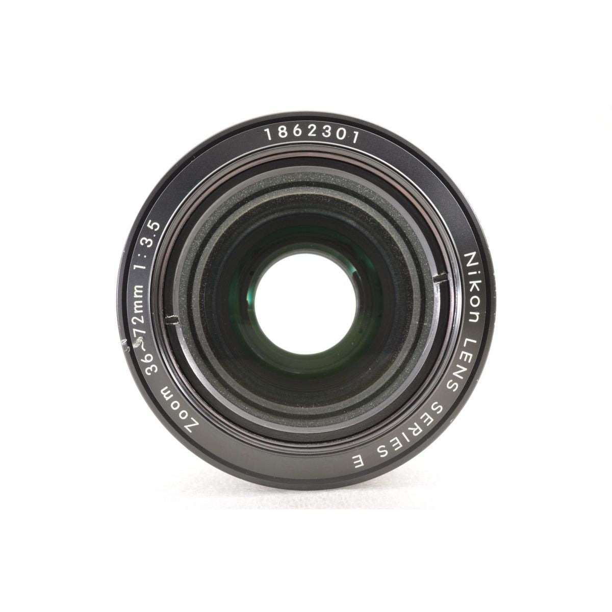 【中古】Nikon FE ブラック 35mm 一眼レフフィルムカメラ + Ai 36-72mm f/3.5 ズームレンズ ニコン S/N: 3539459